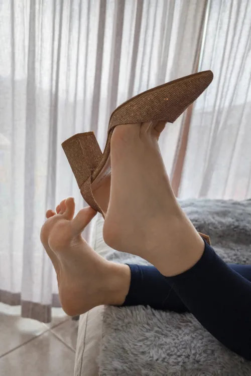 Heels or bare soles today?  by silkandsolesqueen