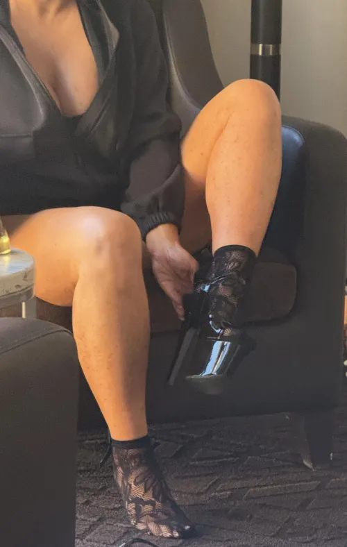 Hello foot fetish  by seoul_seductress