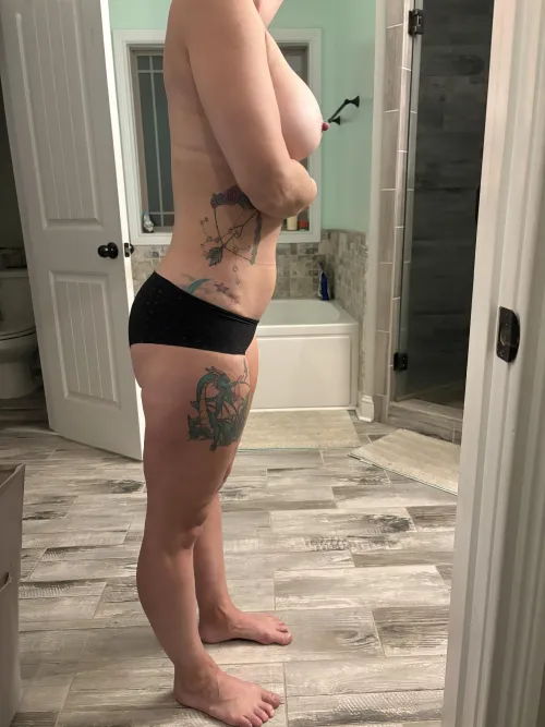 Hello ladies. Who likes 41 yo MILFS  by sharky_kp14