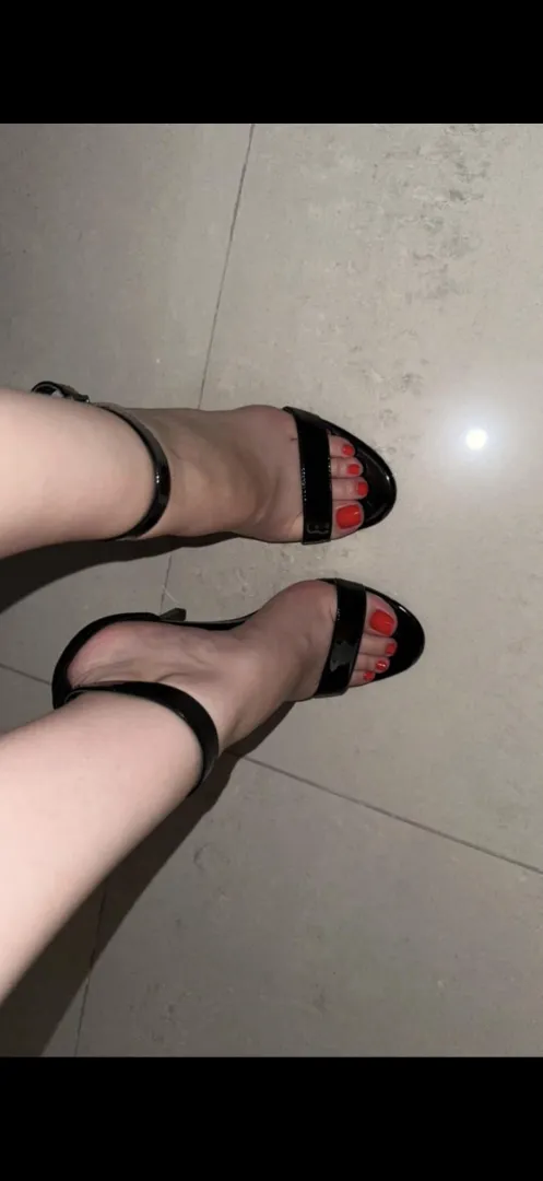 HelloBasée en Suisse , je cherche un homme bi pour une rencontre a 3.. HHF intéressé ?message avec présentation ❤️ posted by Green-Ad-9182