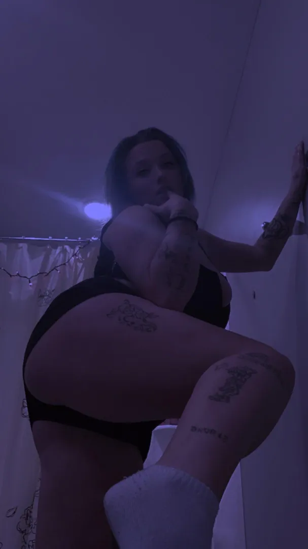 Helloooo posted by britbabyxo6