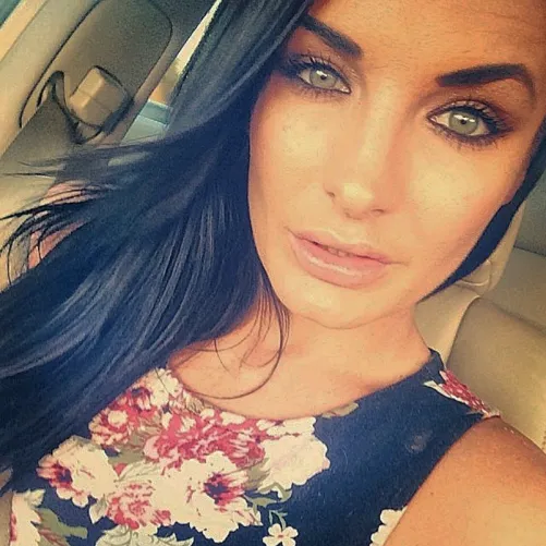 Her smirk is deadly and is so gorgeous. I hope she returned and didn't retire so early. by Few_Tangerine8836