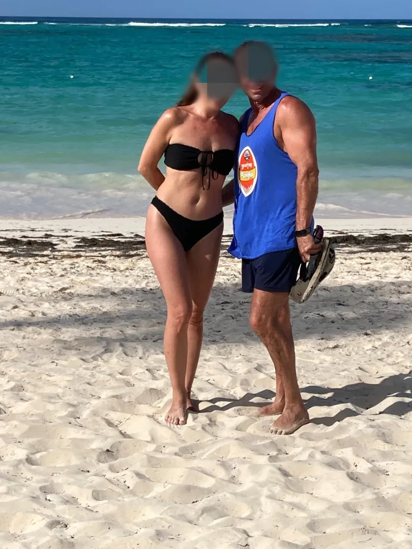 Here now posted by Arabella_n_Mr