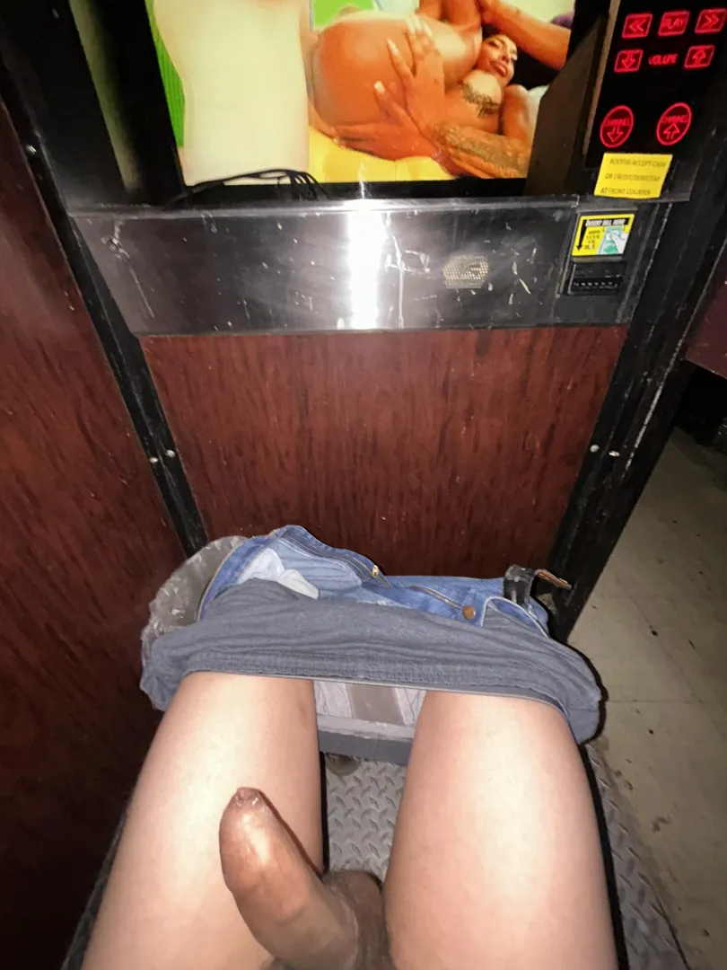 Here’s another pic from that night  posted by SleekCumfort