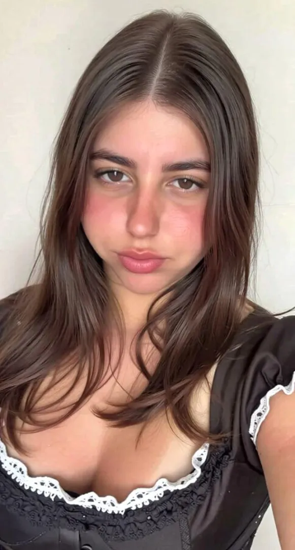 Here's my gf application: 18F, 4'11, and chubby asf <3 posted by DivaJelly