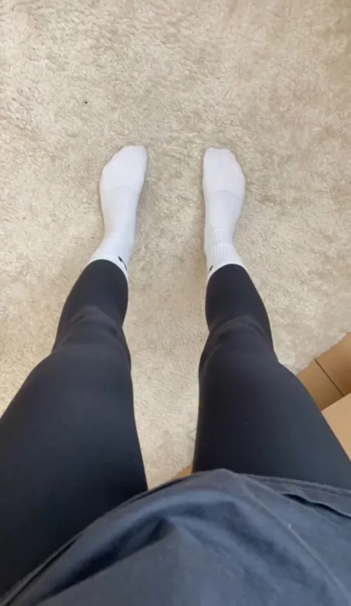 Herrin (20) hier, suche unterwürfige Jungs 18-22 Jahre mit Face! ⬇️ by Ecstatic_Cancel884