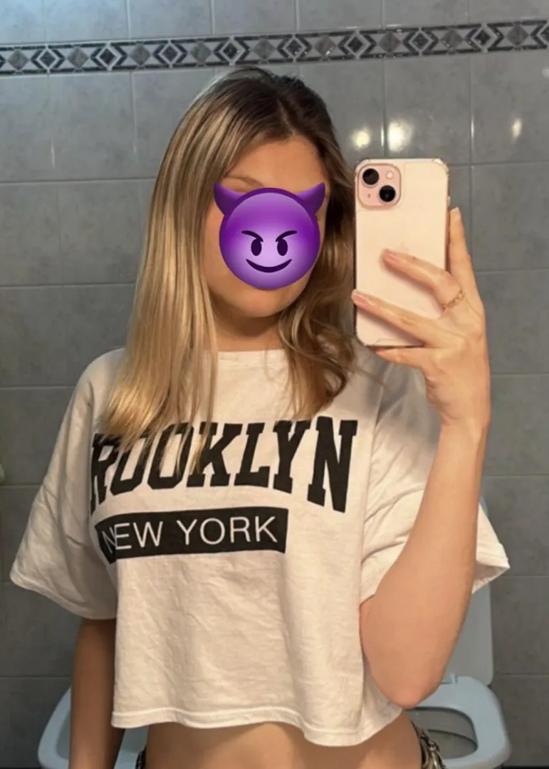 Herrin (20) sucht Sklaven bis 23! posted by JackfruitSeveral3215