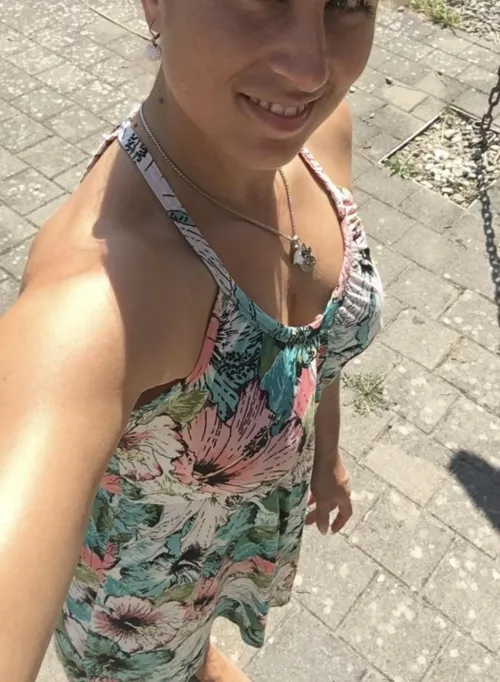 Herrin(33) suche neue sklaven 18-29 Jahre mit schlank oder sportliche figur mit mind. 17cm by NeedleworkerParty179