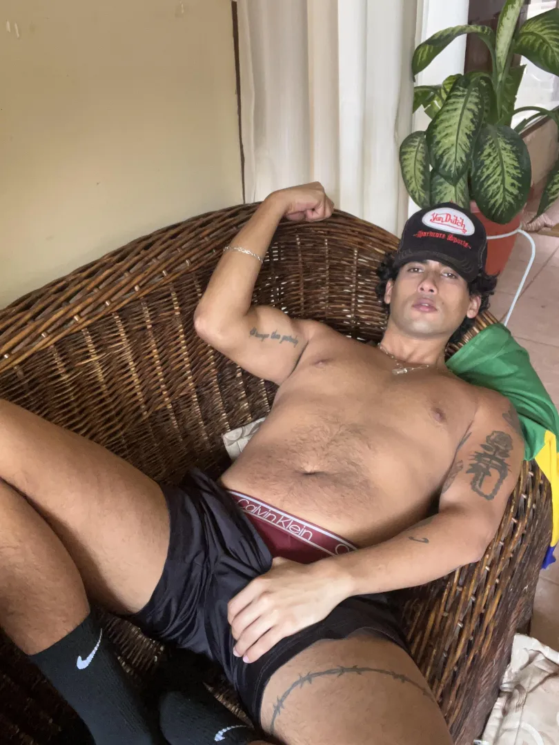 Hey babe I’ve been busy lately but I can always drain a pig posted by KingDomfeet