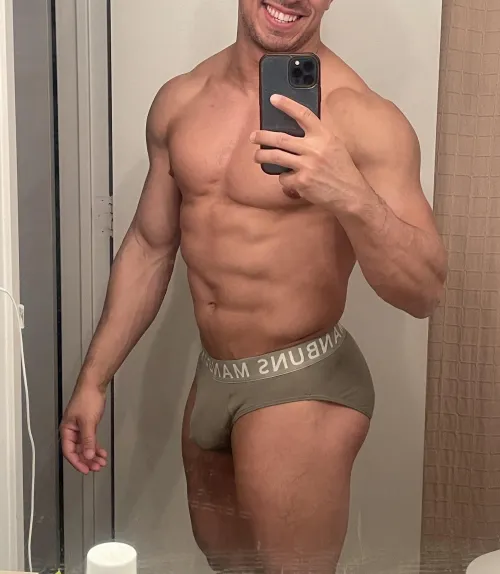 Hey :) happy Sunday everyone! Onlyfans.com/MaxedAlex :) enjoy more content over there by MaxedAlex
