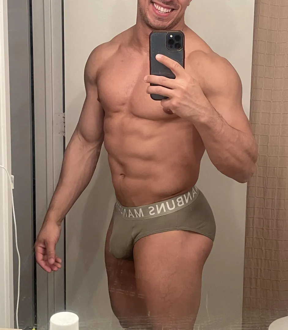 Hey :) happy Sunday everyone! Onlyfans.com/MaxedAlex :) enjoy more content over there posted by MaxedAlex