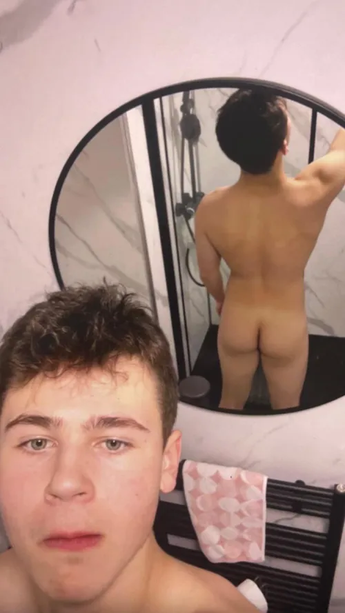 hey i’m 18, hmu by bbop_2791