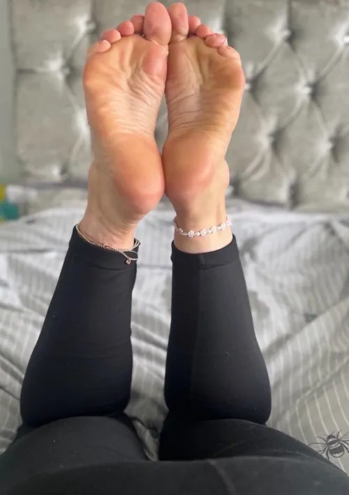 Hey I’m new here ☺️☺️ by feet-girl84