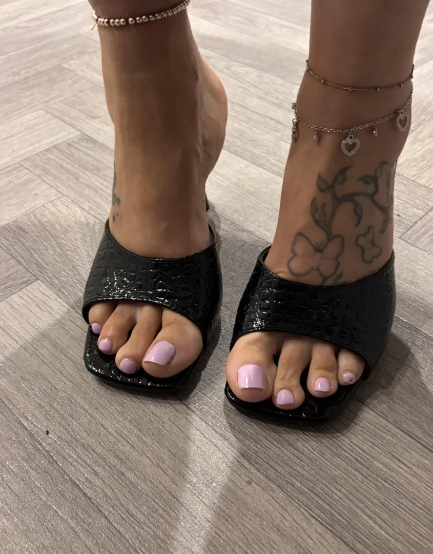 Hey I’m new here ☺️ posted by feet-girl84