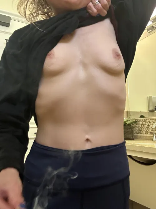 Hey! I'm not an ef(f)igy. by brok_3n