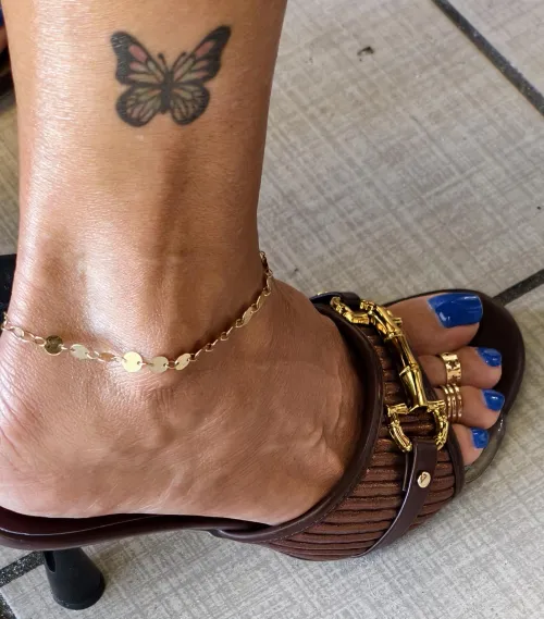 Hey now, anklets the focus  by TheoriginalMULESOG