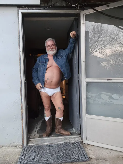 Hey there neighbour.  by WyattHertz