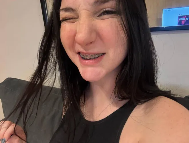 hey you! let's kiss by MoltenVoltage