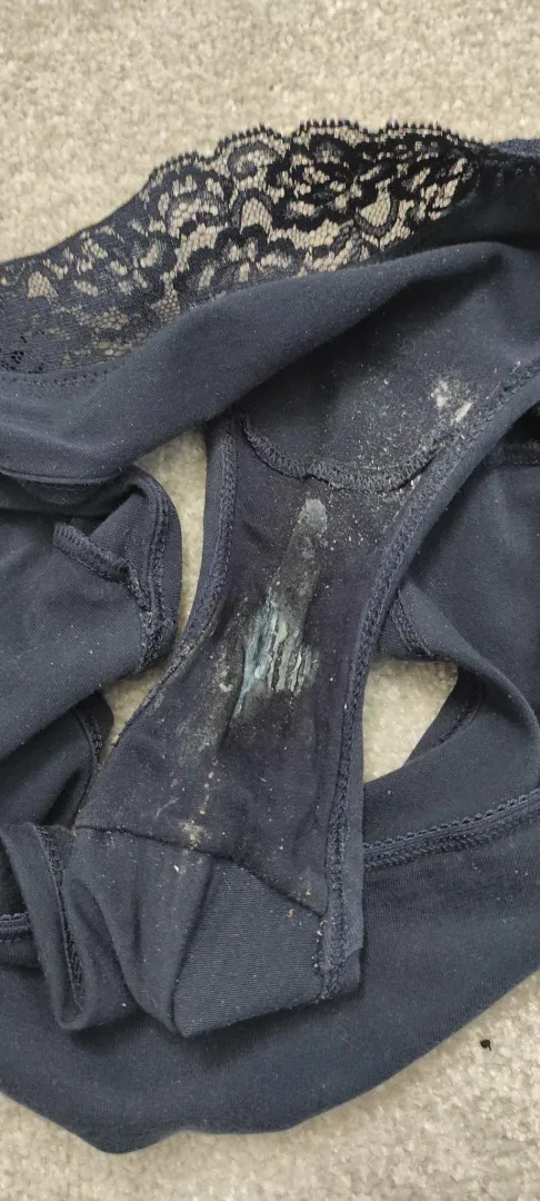 Hi Hun... Do you want to sniff my panties?? Say hi if you want this posted by Independent-Fox-7482