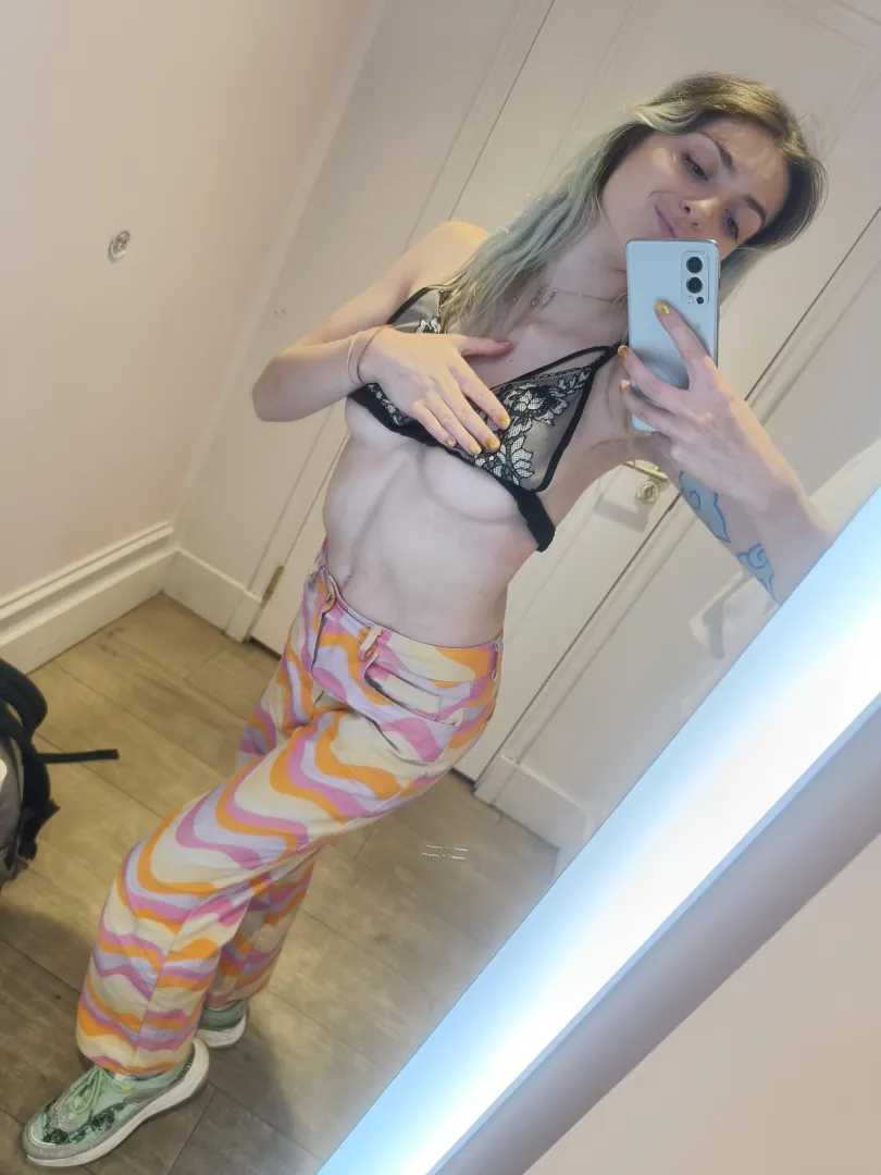 Hi I'm Lily Black from London posted by LilyBlack1001