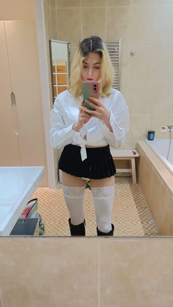 Hi I'm Lily from London posted by LilyBlack1001