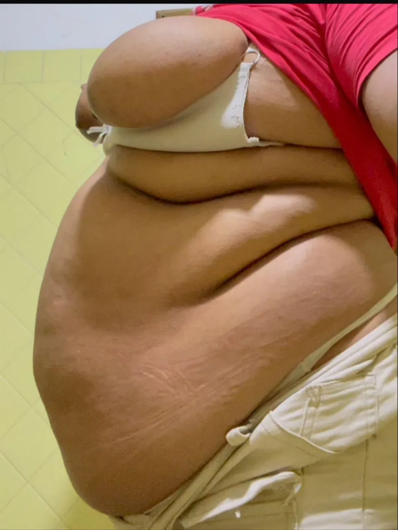 Hi love, what do you think of my cute belly? posted by ShoeMental4180