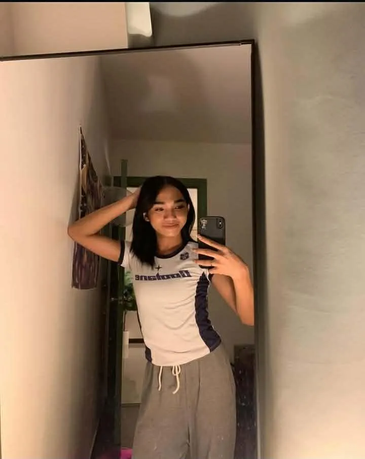 Hi wanna see me without clothes? posted by Ci_Ara07