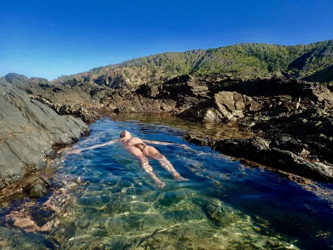 Hidden rock pool by Fluid-Sprinkles4459