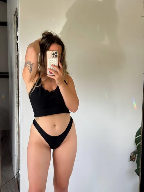 hidden thrills and stolen glances… who notices me like this? by Cheeky_Bubblegum