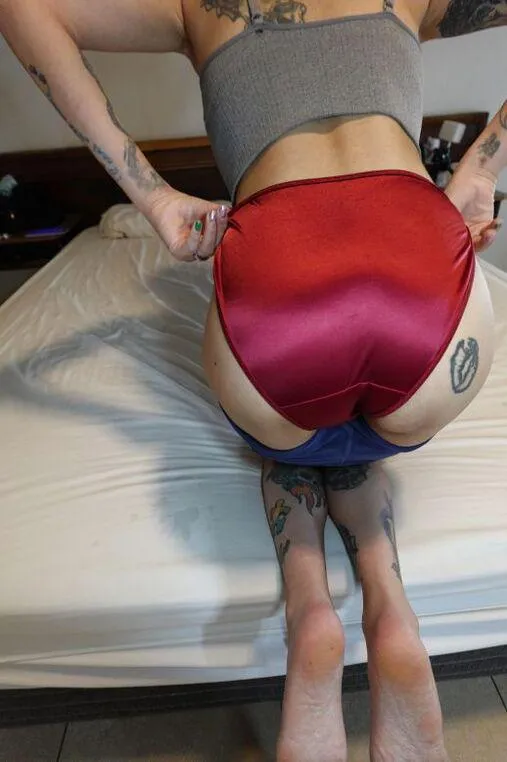 Highlighting this waist with a little bit of shine. posted by HistorySuper229