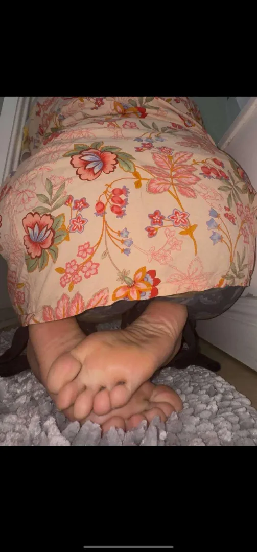 hijabi feet , not doing this for long lol so dm me while am here posted by Middle-Bandicoot2318