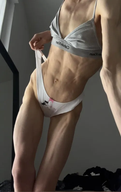 Hipbones showing enough? by ClaraNekoo