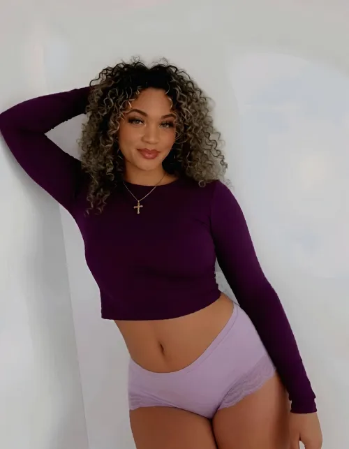 Hips wide enough to please you by WavyAndWonderful