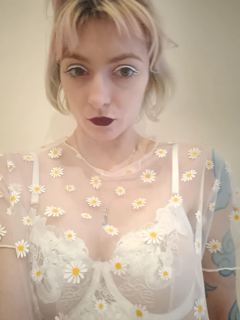 Hiya I'm Lily from London posted by LilyBlack1001