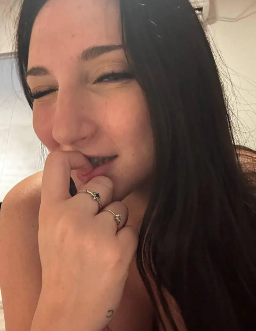 hmu if you think i'm cute posted by MoltenVoltage