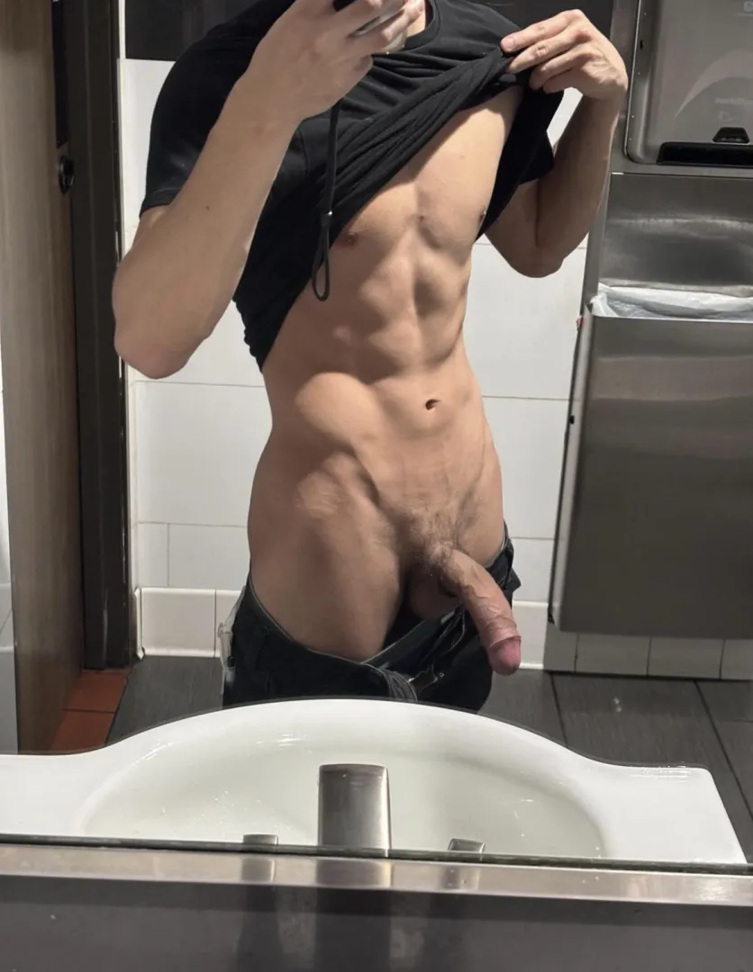 HMU if youre horny babes posted by Cautious_Yam9788
