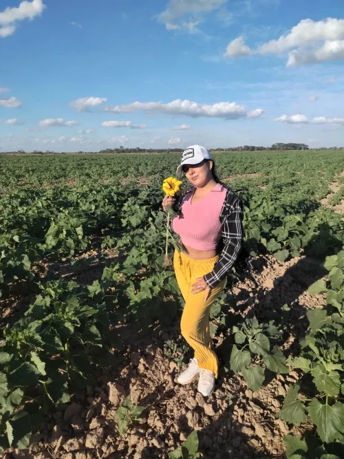 Hola como están  by AgreeableBluebird390