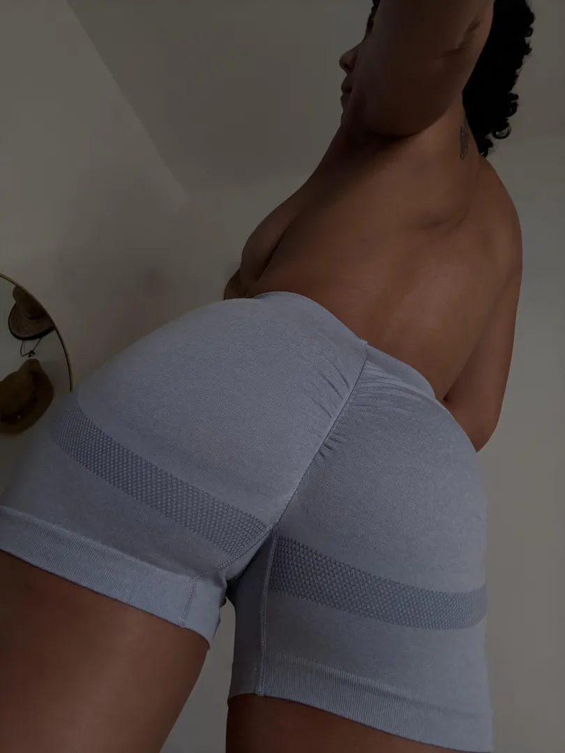 Hold me tight and make me bounce posted by adricurly