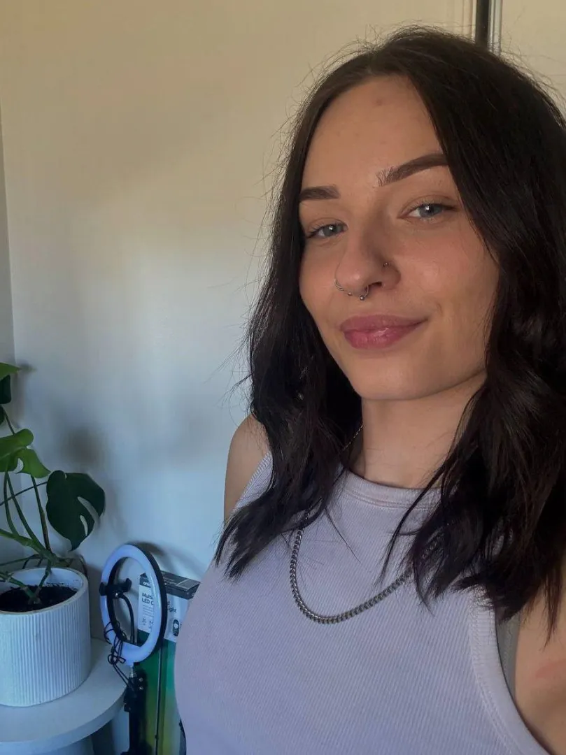 Holding this look a little too long posted by mochacaramela