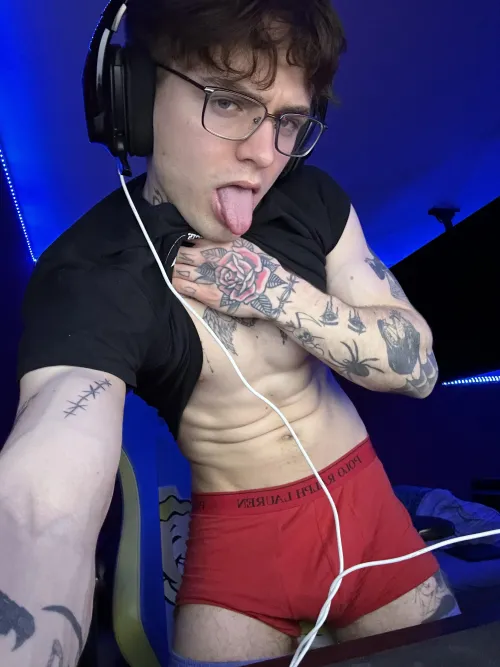 hollister model here by imraezify