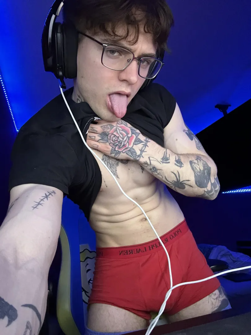 hollister model here posted by imraezify