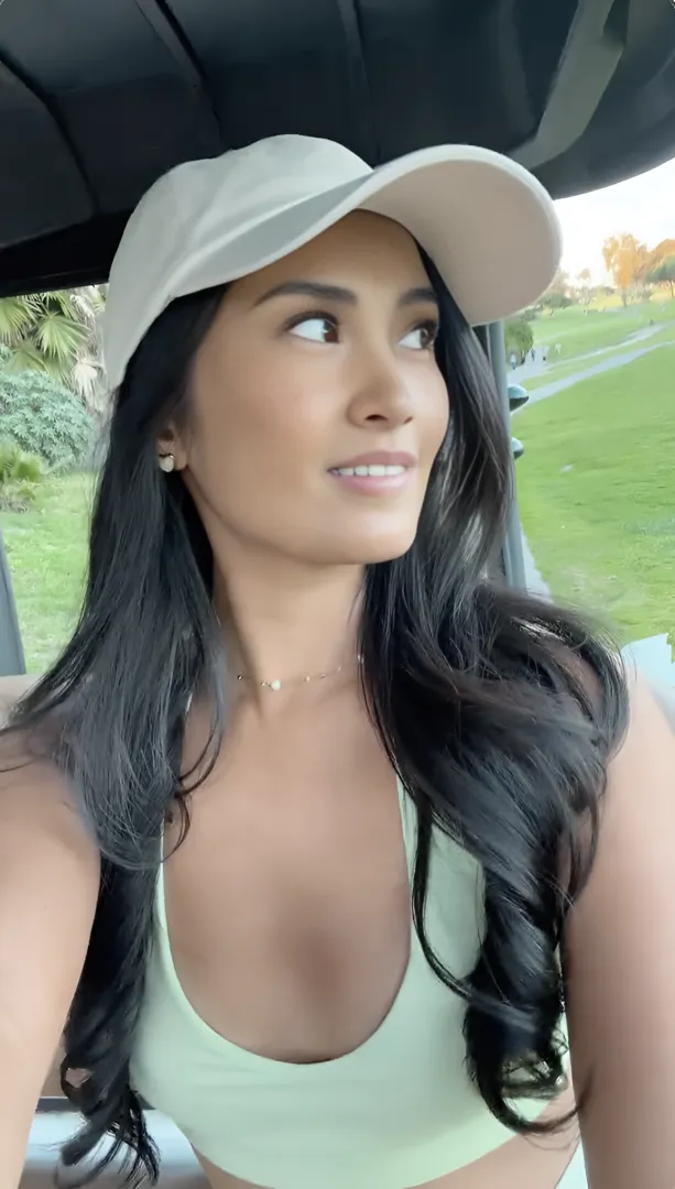 Hope i am skinny enough for you posted by sunshinegolfxo