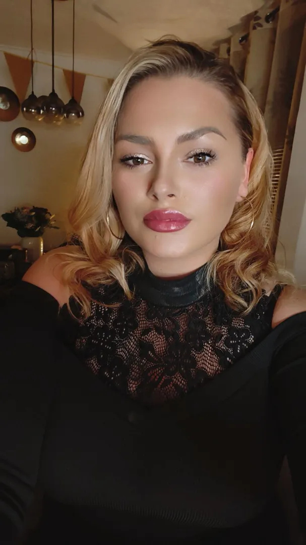 Hope you’re having a happy Valentines day posted by LegsAndEggs25