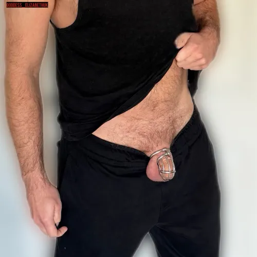 Hopefully I’m not too mean for making him wear his cage to the gym. I can have whoever I want, but he doesn’t have the same freedom and I need him to be constantly reminded… by Goddess_ElizabethUK