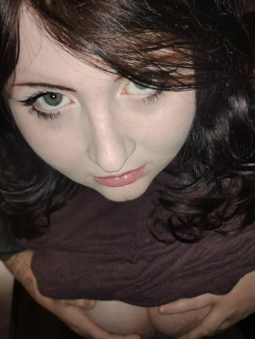 hopefully you find my face just as pretty as my bbw titties ! posted by yrlovergirl