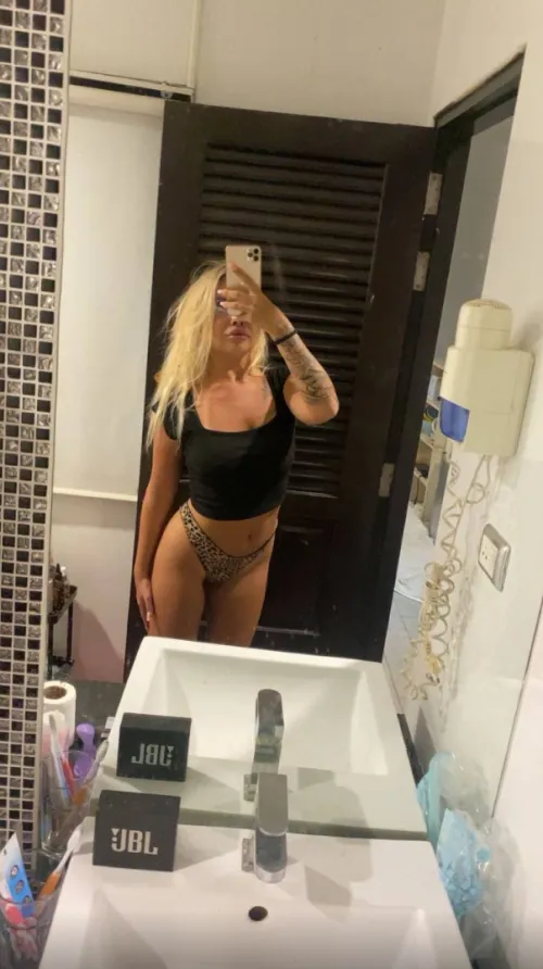 Hoppas på att få träffa på någon ikväll behöver verkligen ligga  by Roligtjej32