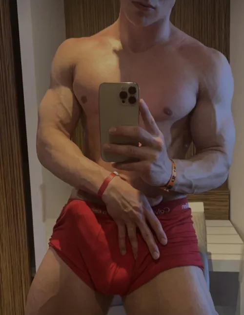 Horny, DMs open by Fun_Hat8713