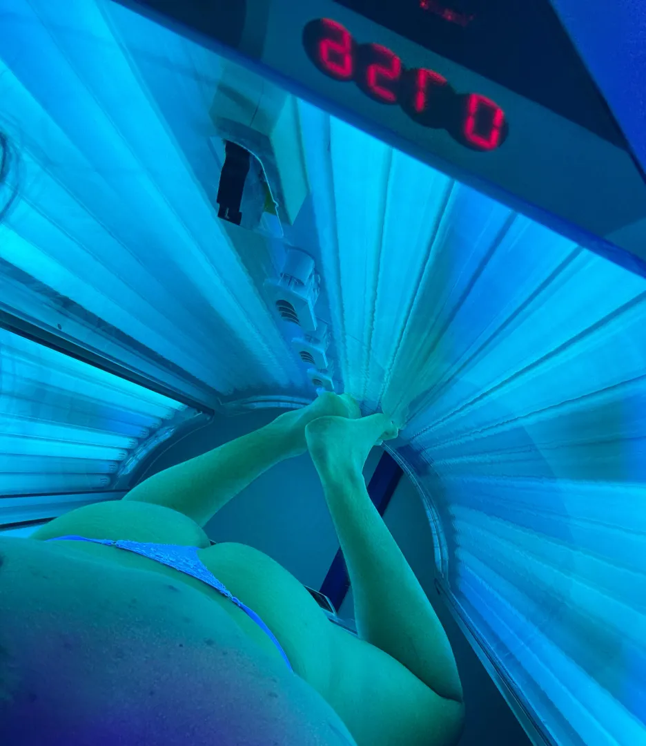 Horny tan posted by hondjesstyle