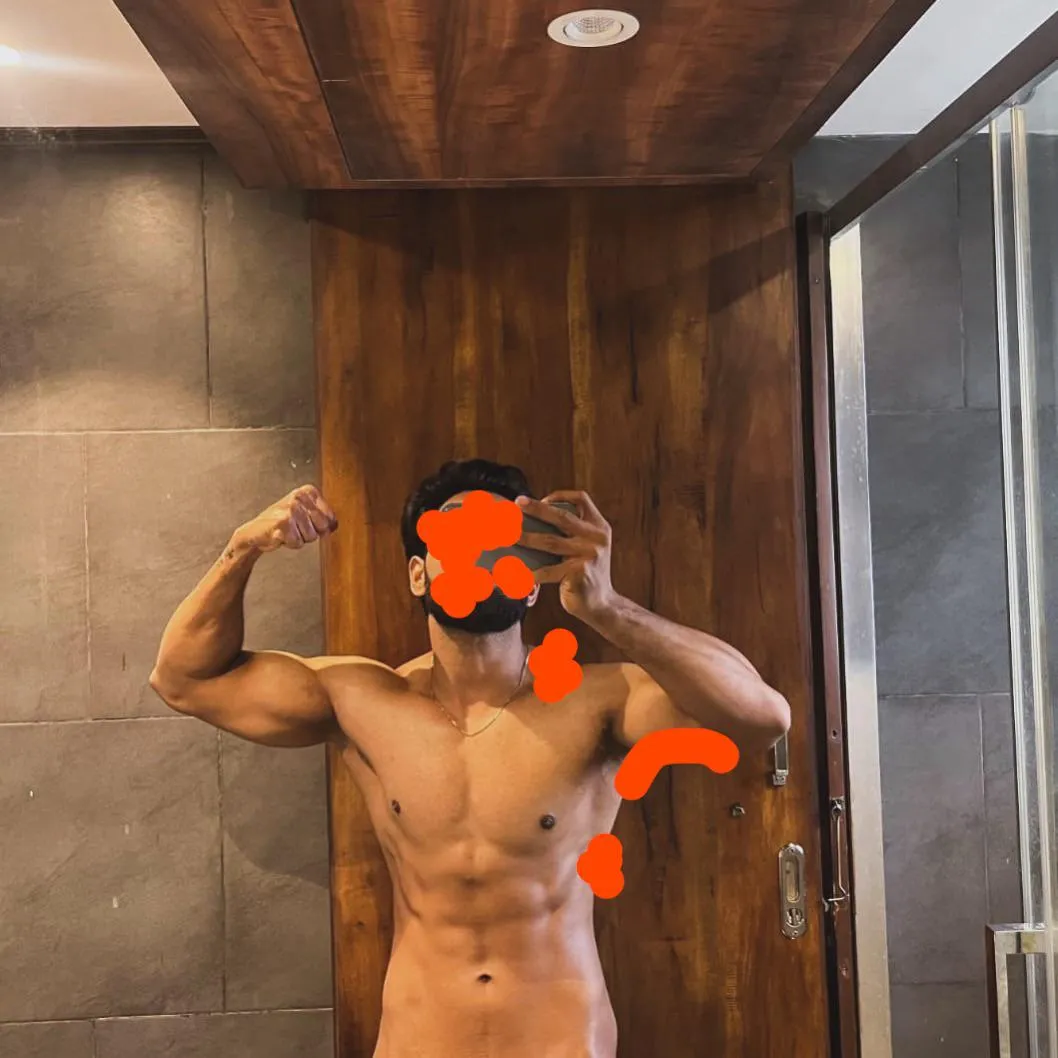 Hot hunk posted by Global-Noise-696