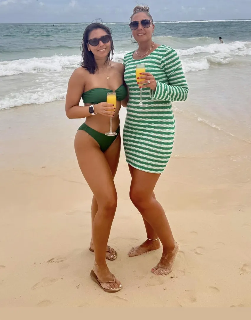 Hot Mother and Daughter duo posted by Thr0wAway101214